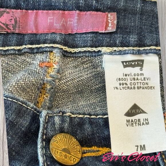 Levi’s Woman’s Sz 7M Med-Wash Jeans Stretch Yellow Stitching & Logos - Picture 7 of 13